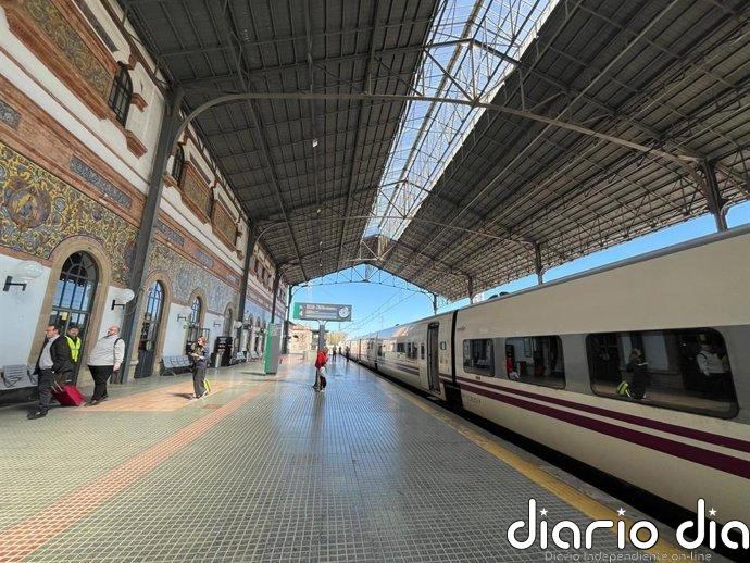 Dos agentes heridos al rescatar a un hombre que quedó atrapado bajo un tren en la estación de Jerez (Cádiz)