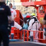 Dos muertos, tres hospitalizados y varios desaparecidos en una patera naufragada al sureste de Cabrera