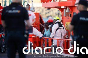 Dos muertos, tres hospitalizados y varios desaparecidos en una patera naufragada al sureste de Cabrera