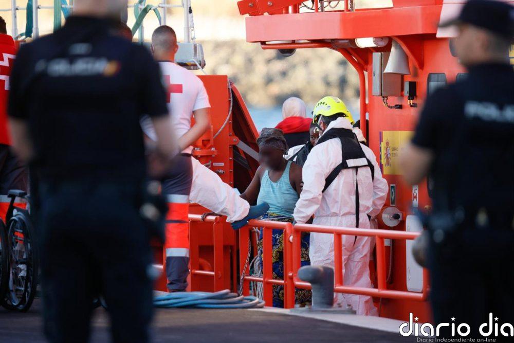 Dos muertos, tres hospitalizados y varios desaparecidos en una patera naufragada al sureste de Cabrera
