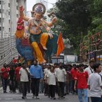 Dos muertos y cinco heridos después de que una estatua de casi siete metros cayera sobre ellos en Bombay (India)