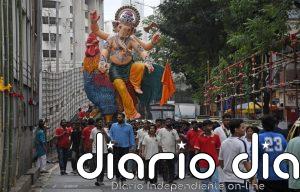Dos muertos y cinco heridos después de que una estatua de casi siete metros cayera sobre ellos en Bombay (India)