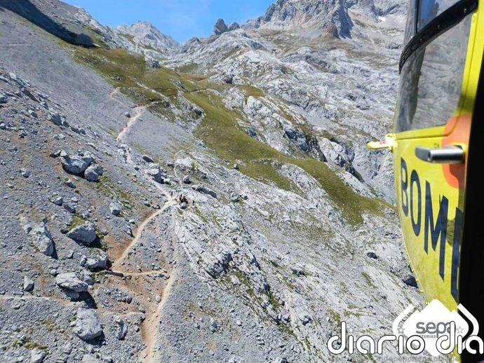 Dos senderistas rescatados con lesiones en Cabrales tras sufrir un esguince y una caída