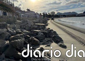 Ecologistas advierten de restos de un "vertido de hidrocarburos" en la playa de Puente Mayorga en San Roque (Cádiz)