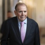 Edmundo González advierte de que el dinero del petróleo venezolano solo llegará "a algunos"