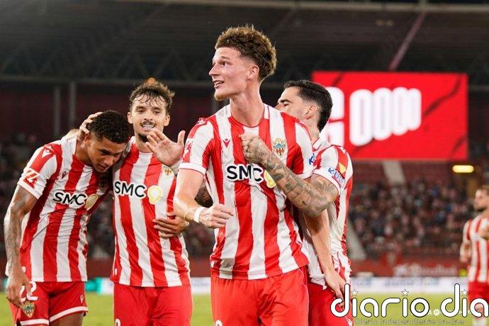 El Almería golea al recién ascendido Eldense y el Sabadell empata en El Molinón