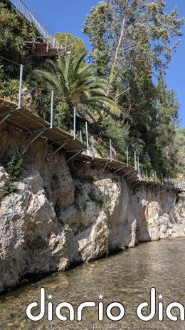 El Ayuntamiento de Jaén avanza en las obras de Los Cañones con la instalación del suelo y las barandillas