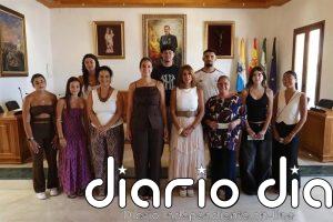El Ayuntamiento de Palos (Huelva) entrega diversas ayudas a sus jóvenes de cara al inicio del próximo curso académico