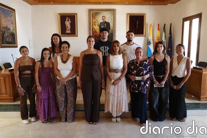 El Ayuntamiento de Palos (Huelva) entrega diversas ayudas a sus jóvenes de cara al inicio del próximo curso académico