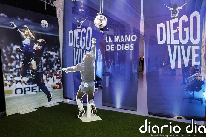 El balón de la 'Mano de Dios' de Maradona se vende por 3,35 millones de dólares en una subasta