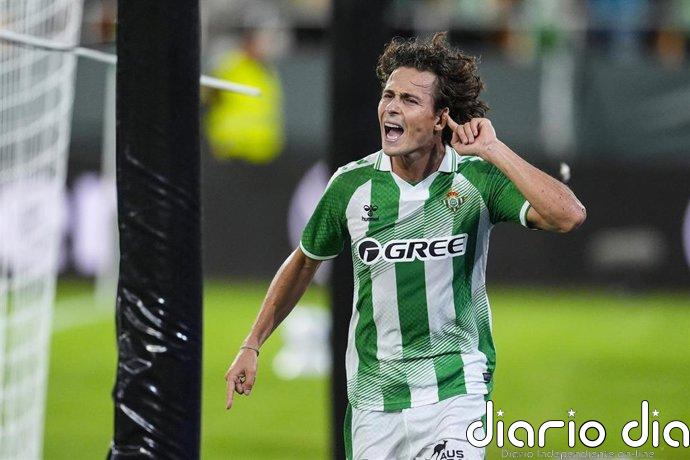 El Betis gana un bonito pulso con la Real en el debut liguero