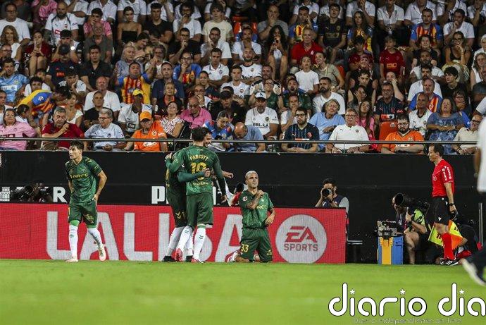 El Betis provoca otro enfado temprano de Mestalla