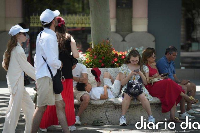 El calor y las lluvias mantienen en aviso a diez comunidades este lunes, entre ellas Catalunya