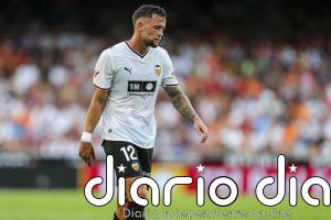El central del Valencia CF Justin de Haas sufre un esguince en su tobillo derecho