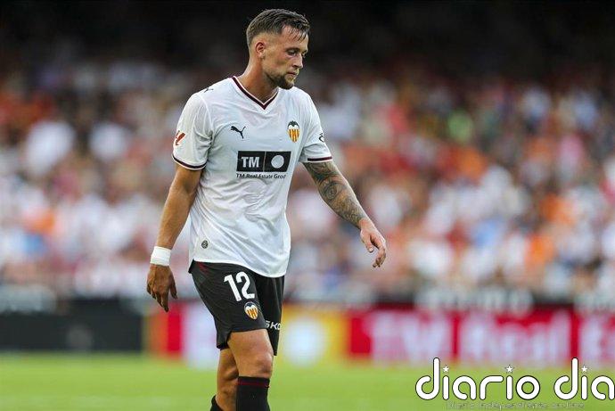 El central del Valencia CF Justin de Haas sufre un esguince en su tobillo derecho