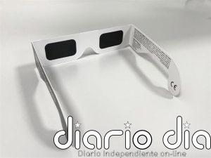El Colegio de Ópticos de Navarra dice que los filtros de las gafas homologadas para ver el eclipse son "seguros"