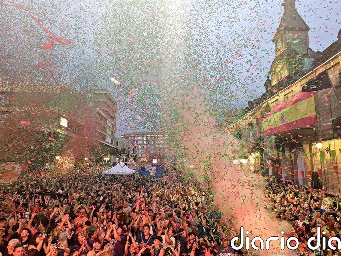 El desfile, el pregón y el chupinazo inician once días de fiesta en Torrelavega
