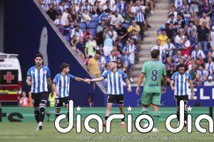 El Espanyol arrolla al Levante y el Racing convence contra el Villarreal