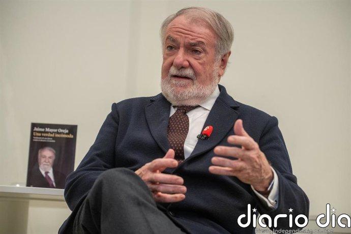 El exministro Mayor Oreja llama a una reunión de PP y Vox para ofrecer una alternativa política tras la crisis de Ceuta