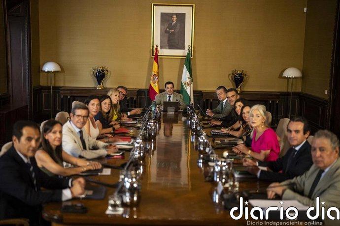 El Gobierno andaluz retoma este lunes sus reuniones y abordará los grandes incendios del verano y los seísmos de Granada