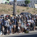 El Gobierno habilita cinco polideportivos e infraestructuras estatales en Ceuta para migrantes según las necesidades