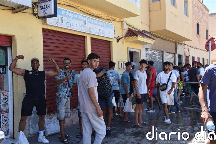 El Gobierno transfiere casi 6,5 millones de euros a Ceuta para "reforzar" la atención a migrantes