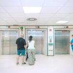 El Hospital Virgen del Rocío de Sevilla invierte 920.000 euros en la renovación y modernización de varios ascensores