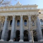 El Ibex 35 abre a la baja (-0,1%) y peligra la cota de los 20.100 puntos, con el petróleo al alza