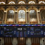 El Ibex 35 avanza un 0,72% en la media sesión y supera la cota de los 19.900 puntos