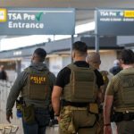 El ICE compra guantes de descargas eléctricas alegando que ayudará a los agentes a evitar armas más letales