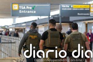 El ICE compra guantes de descargas eléctricas alegando que ayudará a los agentes a evitar armas más letales