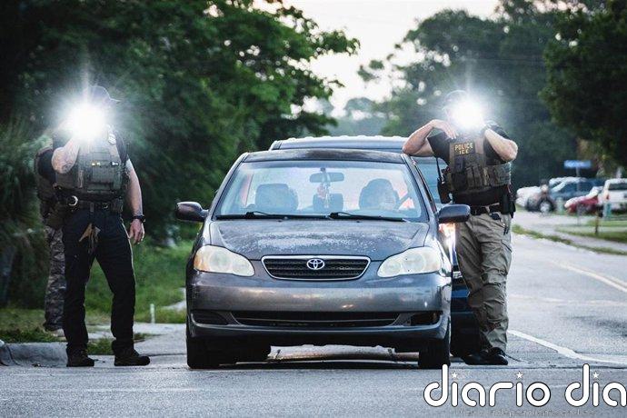El ICE equipará a todos sus agentes con cámaras corporales para agosto