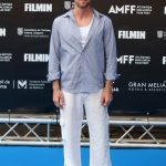 El impresionante look de Miguel Bernardeau en el Atlàntida Mallorca Film Fest: fresco, juvenil y desenfadado