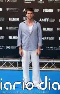 El impresionante look de Miguel Bernardeau en el Atlàntida Mallorca Film Fest: fresco, juvenil y desenfadado