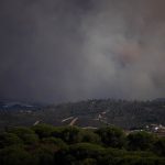 El incendio de Niebla (Huelva) no supera la provincia ni ofrece "ventana de oportunidad" manteniendo 681 desalojados