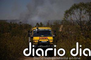 El incendio de Niebla (Huelva) suma 66 desalojados y mantiene cortadas dos carreteras