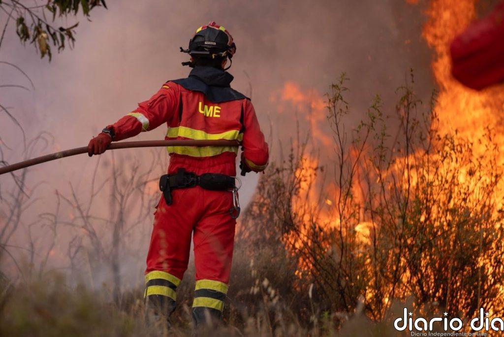 El incendio de Niebla (Huelva) supera las 4.000 hectáreas ante la dificultad por los cambios de viento