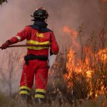 El incendio de Niebla (Huelva) supera las 4.000 hectáreas ante la dificultad por los cambios de viento