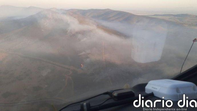 El incendio en Casas de Millán está "en vías de estabilización" y se levanta la evacuación de ambas poblaciones
