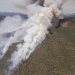 El incendio forestal declarado este lunes en Peñas de Riglos (Huesca), en extinción