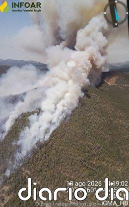 El incendio forestal declarado este lunes en Peñas de Riglos (Huesca), en extinción