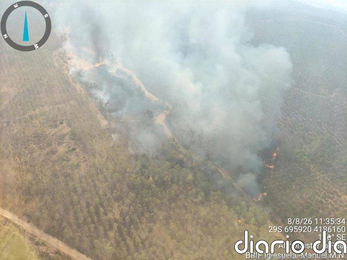 El Infoca da por controlado el incendio forestal declarado en Almonaster La Real (Huelva)
