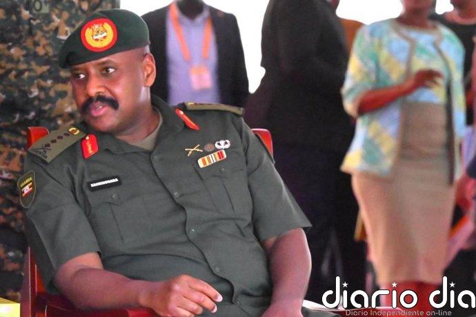 El jefe del Ejército de Uganda e hijo del presidente afirma que se postulará a la presidencia en 2031