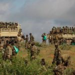El jefe del Ejército ugandés anuncia que sus fuerzas dejarán Somalia en 2027 tras 20 años de lucha contra Al Shabaab
