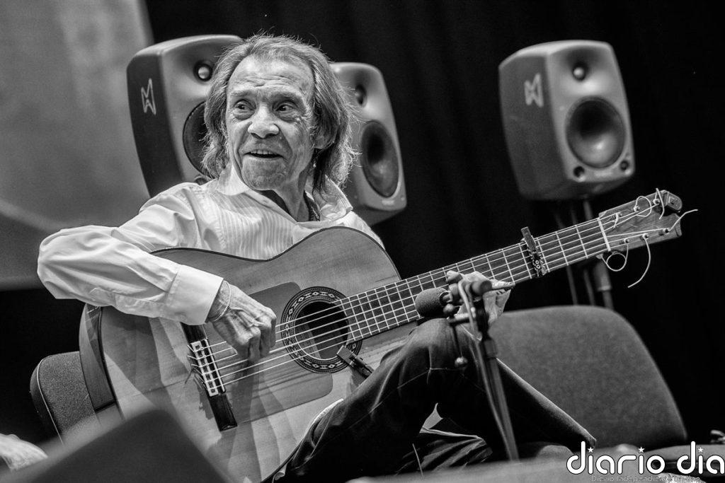 El mundo de la cultura llora la muerte de Pepe Habichuela y sus "manos únicas": "Que repiquen los bordones de Granada"