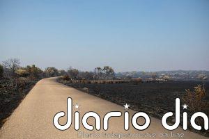 El operativo frena el fuego en Fermoselle (Zamora) con un perímetro estabilizado, pero se complica en Veguellina (León)