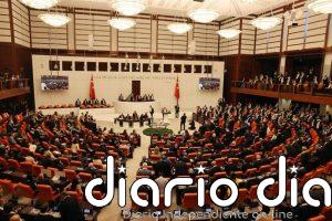 El Parlamento de Turquía aprueba un proyecto de ley que suspende procesos y condenas a miembros del PKK