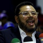 El Parlamento venezolano destituye al presidente de una comisión con EEUU por plantear la "dolarización" del país