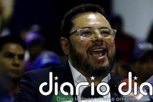 El Parlamento venezolano destituye al presidente de una comisión con EEUU por plantear la "dolarización" del país