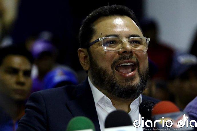 El Parlamento venezolano destituye al presidente de una comisión con EEUU por plantear la "dolarización" del país